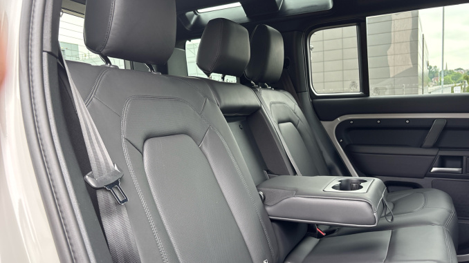 Land Rover Defender 3.0 D250 X-Dynamic HSE 110 5dr Auto Diesel Estate - Image 28